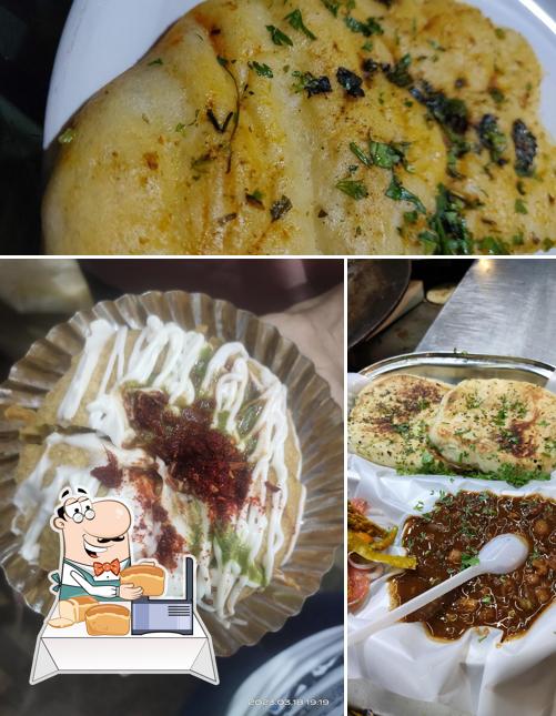 Garlic bread at Shree madhav chhole kulche center