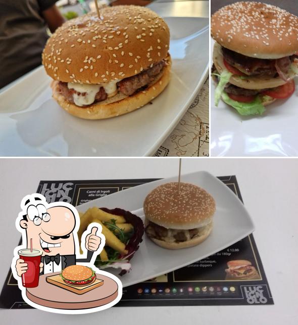 Ordina un hamburger a Cafè Lucignolo
