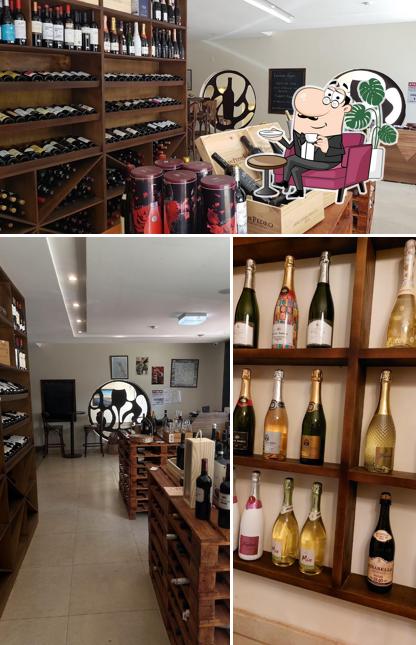 Veja imagens do interior do Vinoteca Escola de Vinhos e Adega