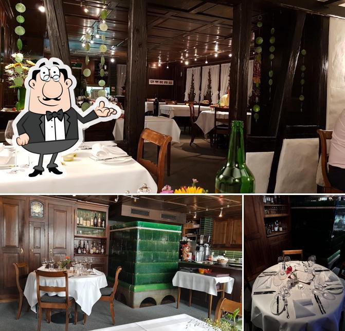 Siediti a un tavolo di Restaurant Bankett Wirtschaft zur Traube