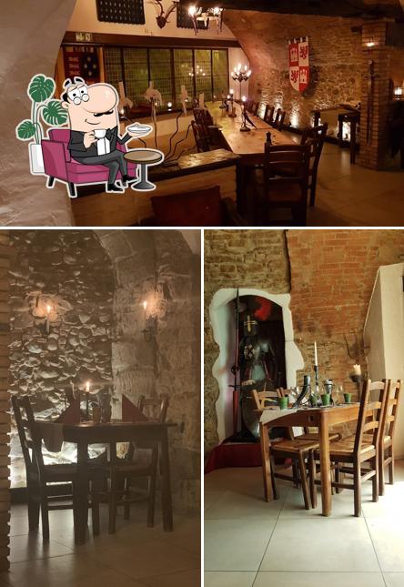 Siediti a un tavolo di l'Arboulastre