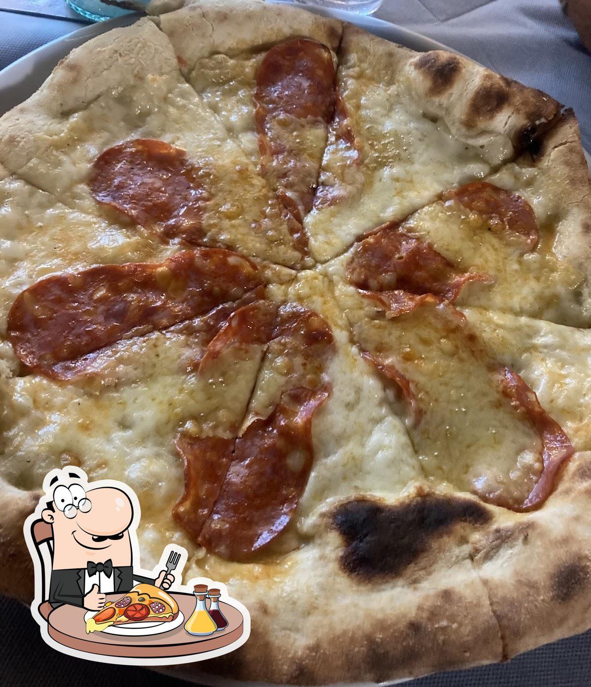 A Pizzeria La strada, puoi  goderti una bella pizza.