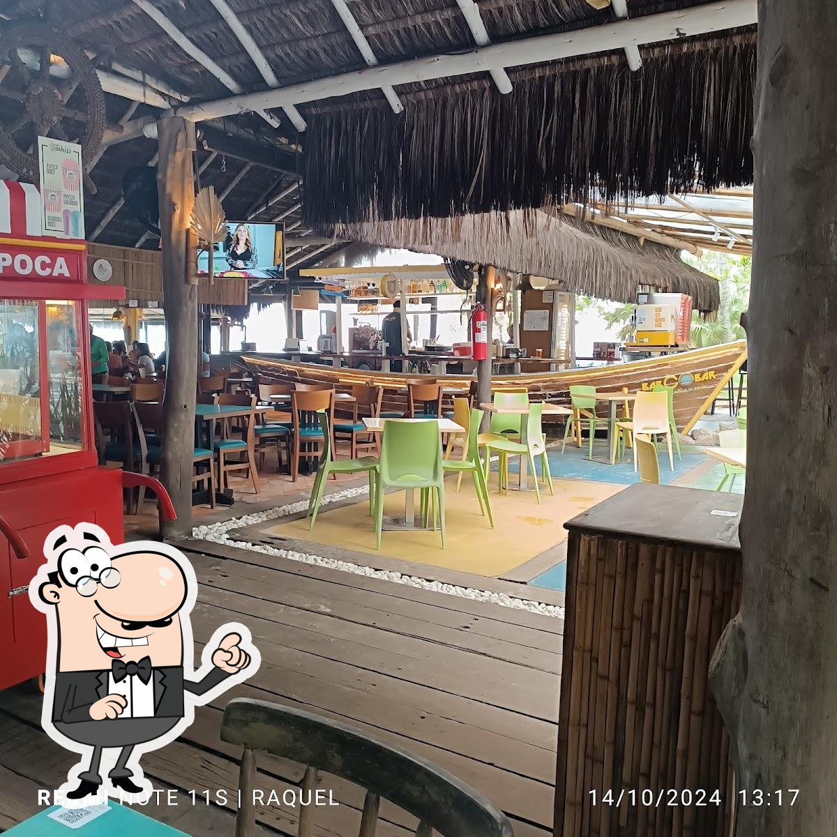 O interior do Tahiti Restaurante – Praia de Pitangueiras.