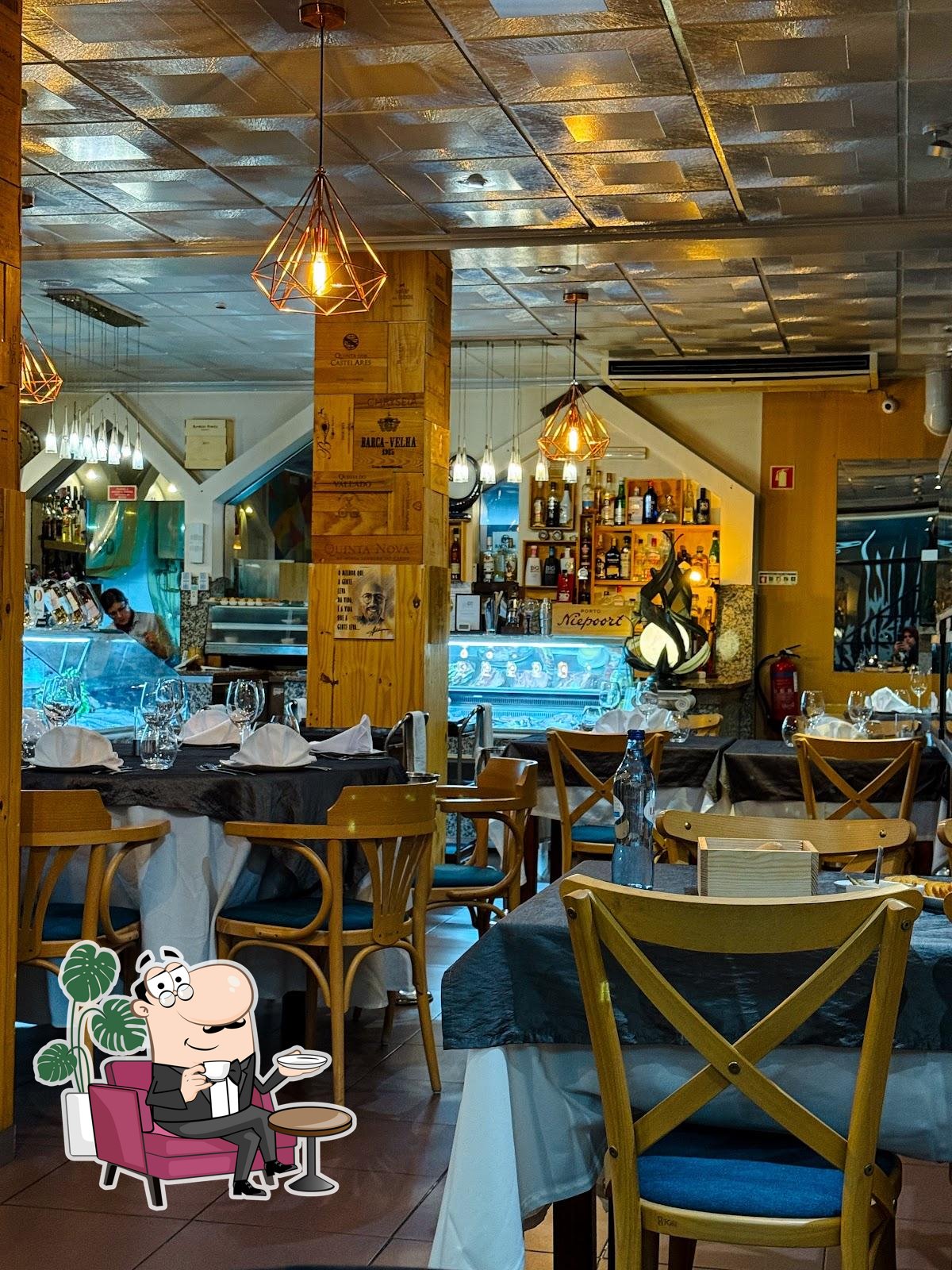 O interior do Restaurante Aquarius.