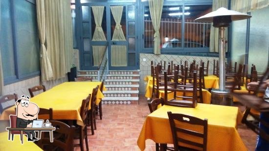 Dai un'occhiata agli interni di Adda' Figlia i Cristoforo Pizzeria.