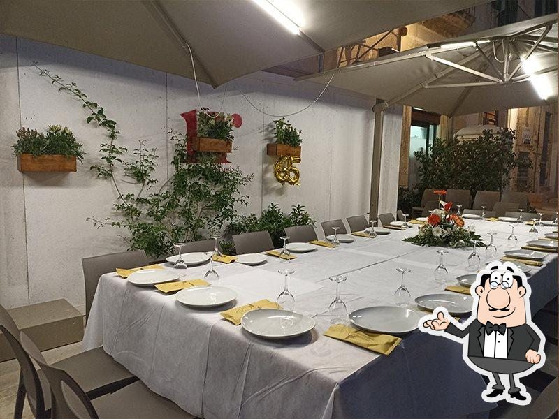 Siediti a un tavolo di Ristorante Messapia.