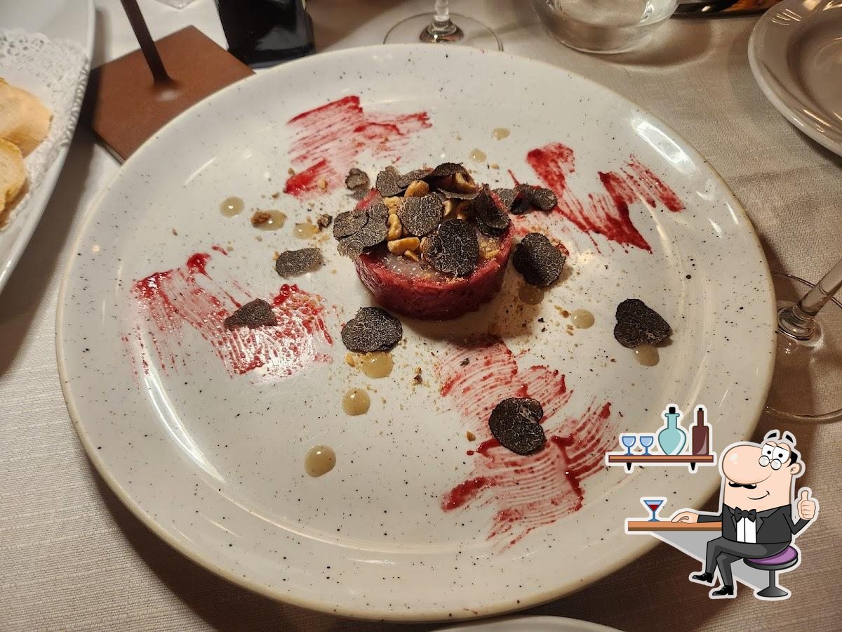 Gli interni di Antica Osteria da Divo.