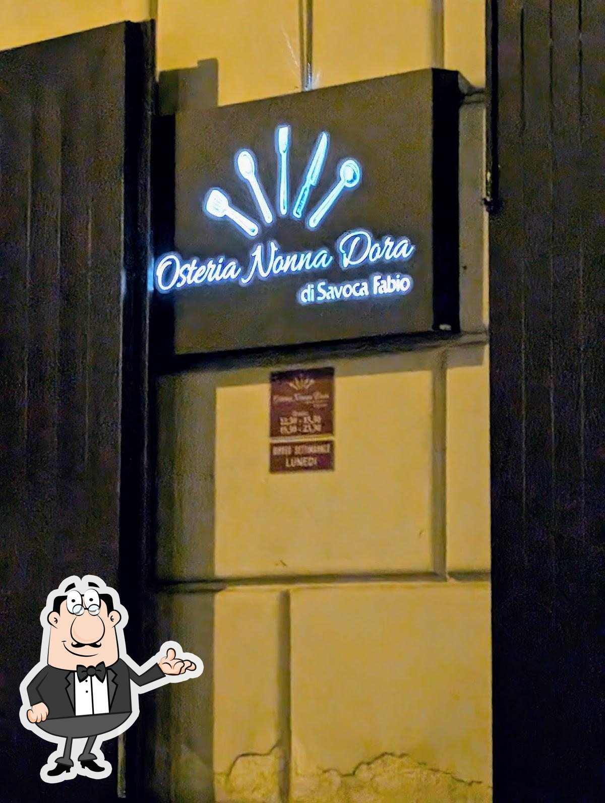 Gli interni di Osteria Nonna Dora.