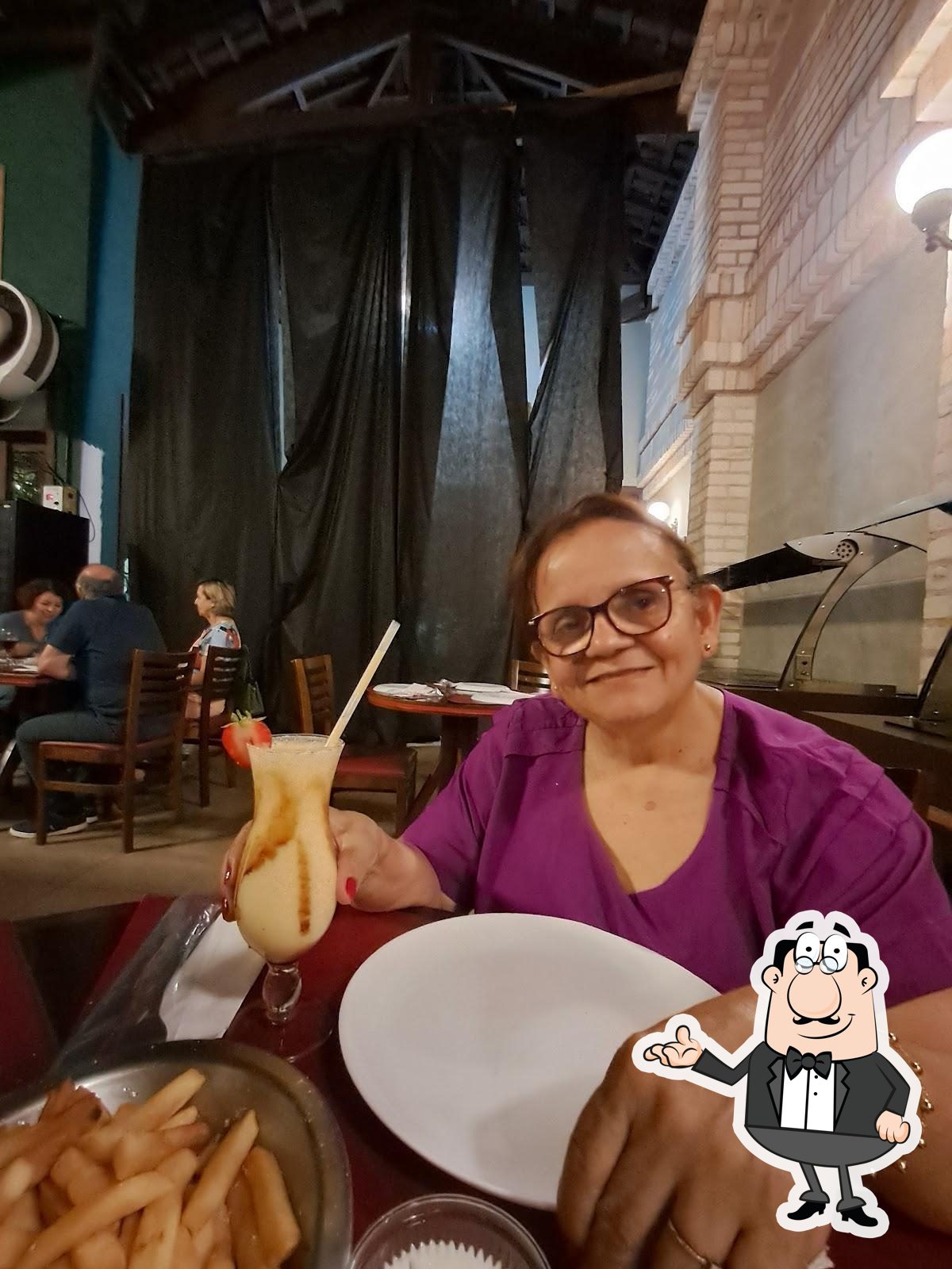 Veja imagens do interior do Mão na Roda.