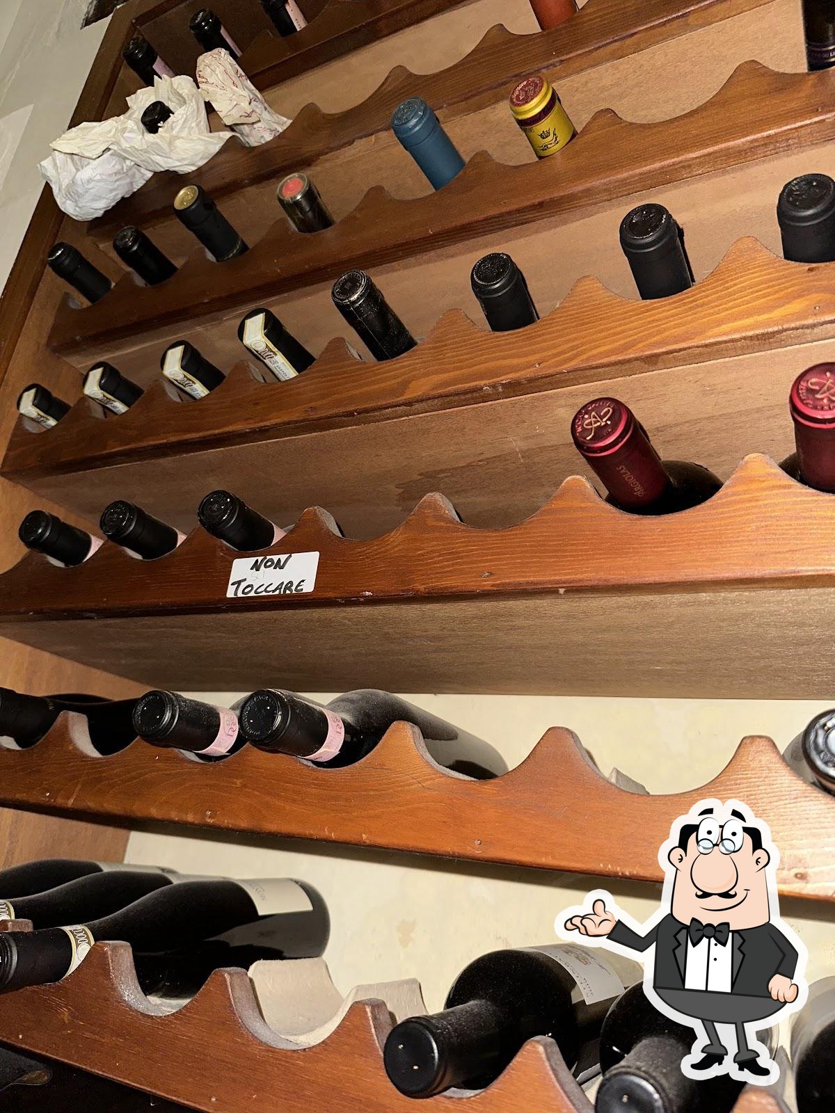 Gli interni di Antica Osteria Da Cencio.