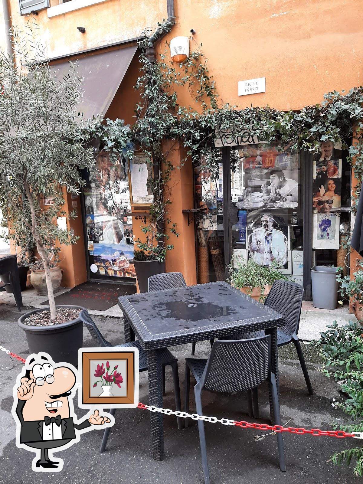 Siediti a un tavolo di Osteria Romana di Modena dal 2007.