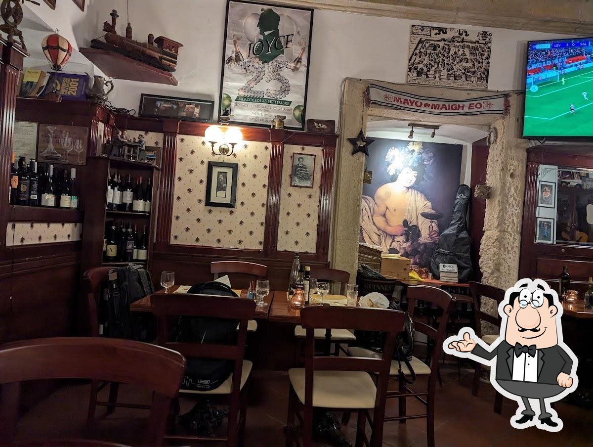 Gli interni di Joyce Irish Pub.