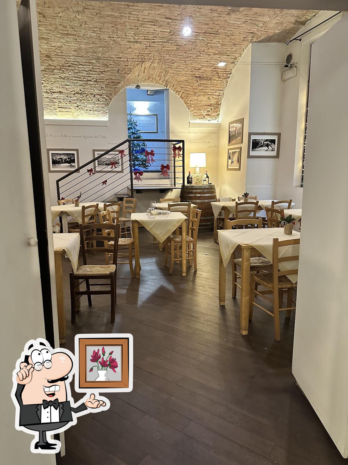 Siediti a un tavolo di Osteria del Gusto.