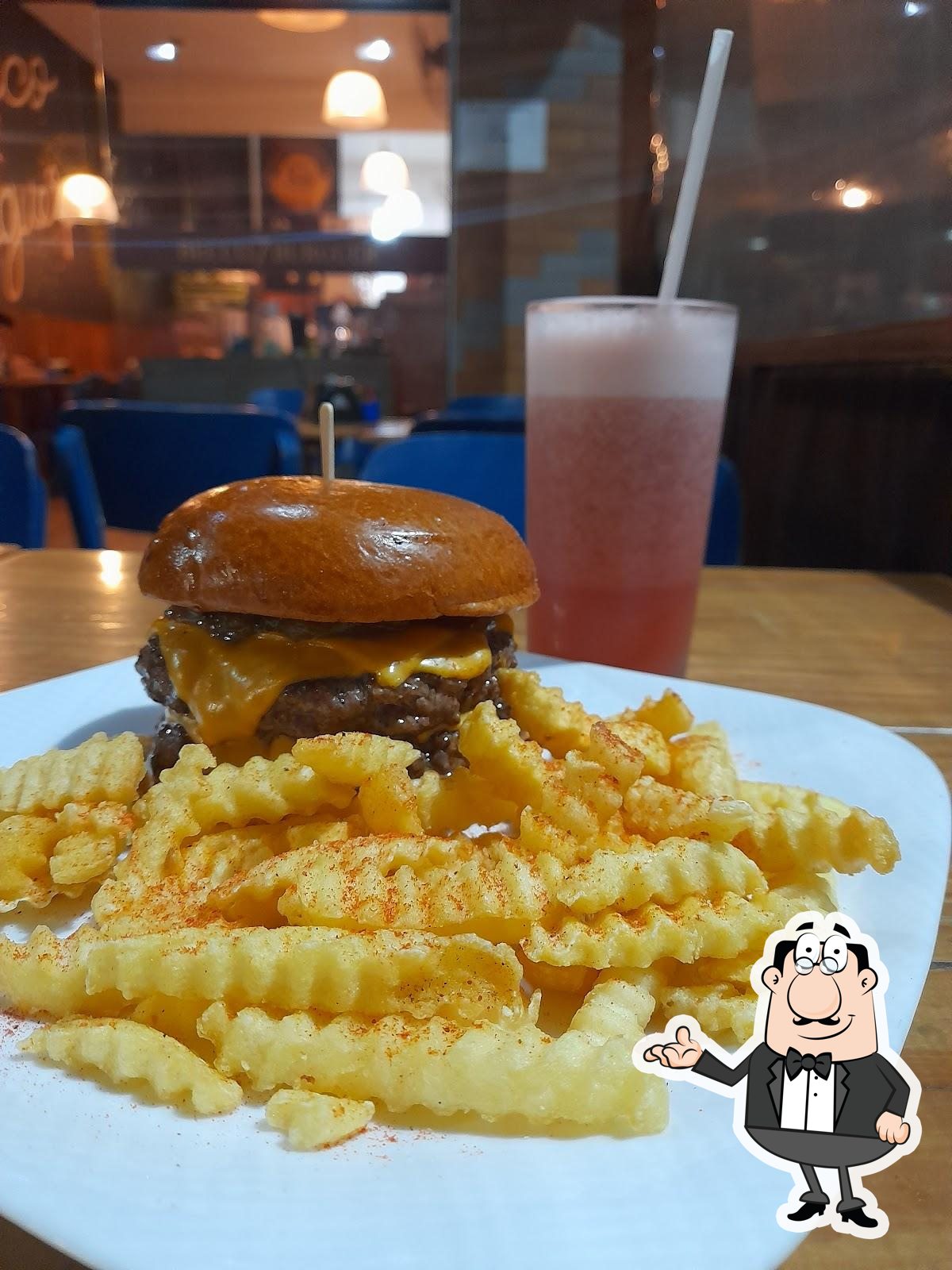 O interior do Becco 7 Burguer.