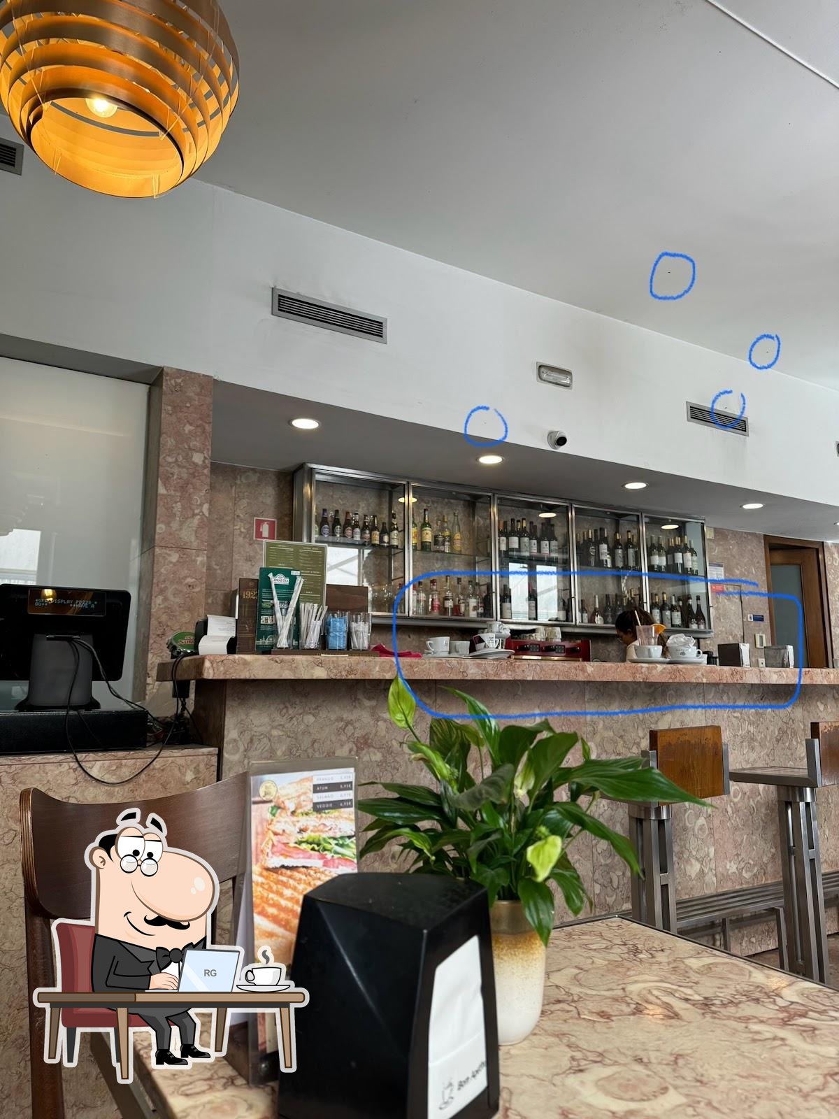 Veja imagens do interior do Frigideiras da Sé.