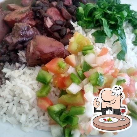 Comida em Restaurante Panela Velha