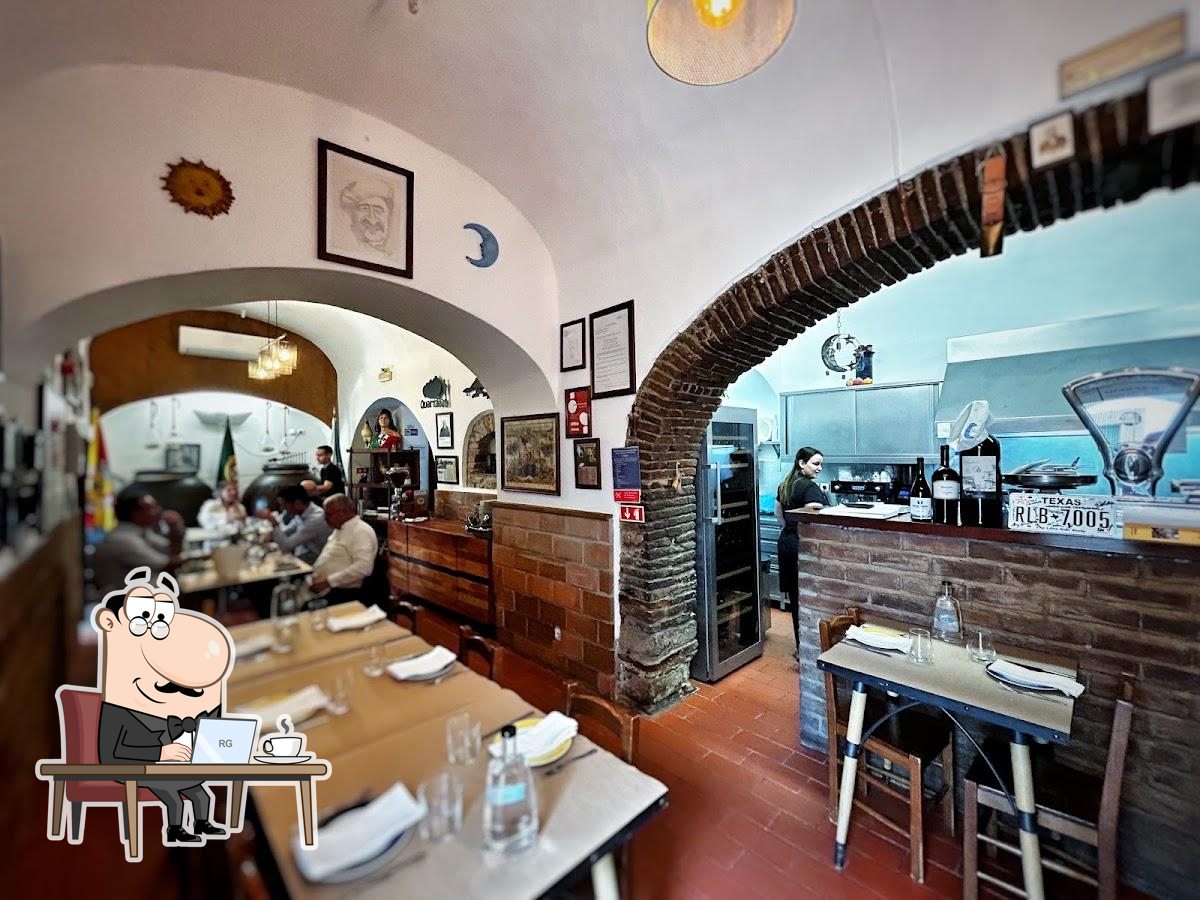 O interior do Taberna Típica Quarta-feira.