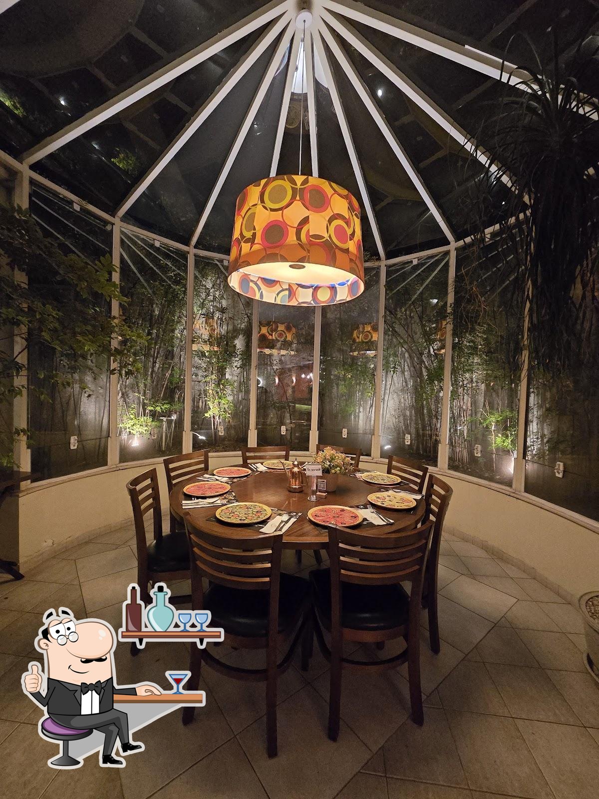 Veja imagens do interior do Casale di Pizza.