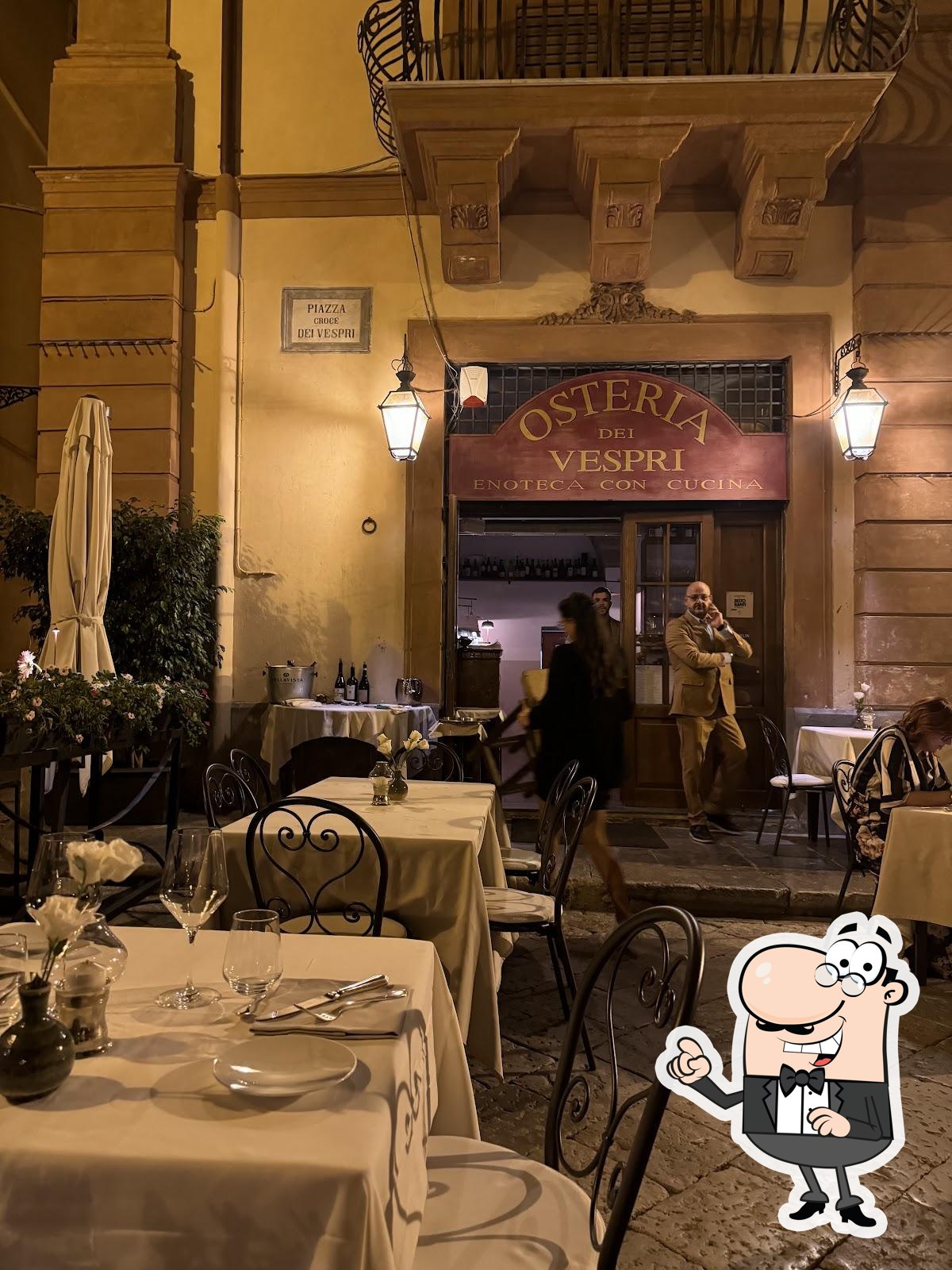 Siediti a un tavolo di Osteria dei Vespri.
