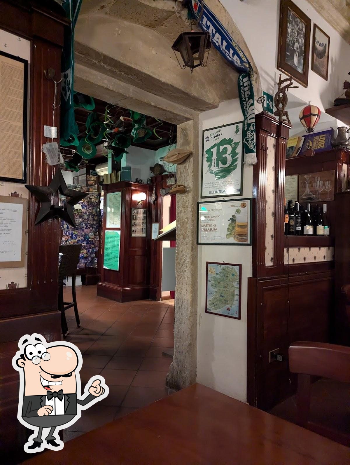 Gli interni di Joyce Irish Pub.
