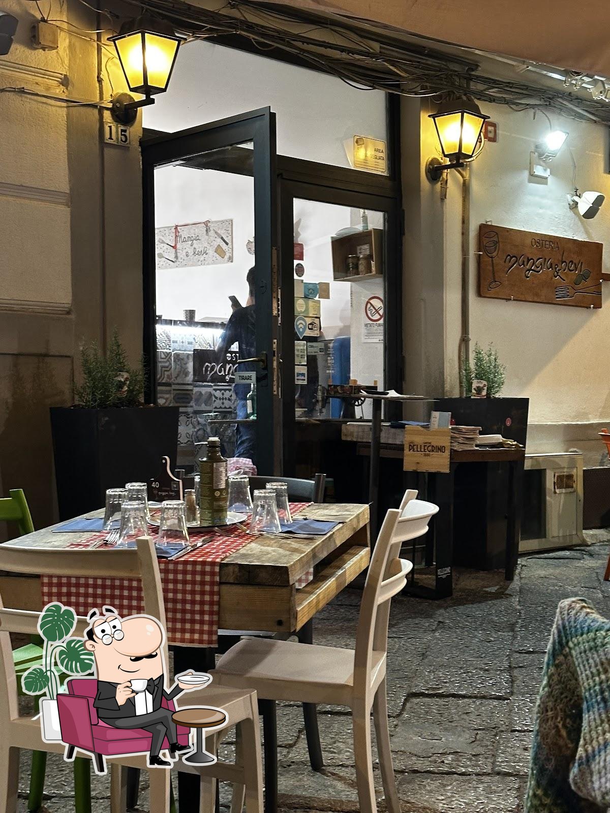 Gli interni di Osteria Mangia e Bevi.