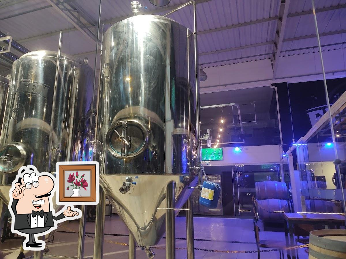 Veja imagens do interior do Cervejaria Felsen.