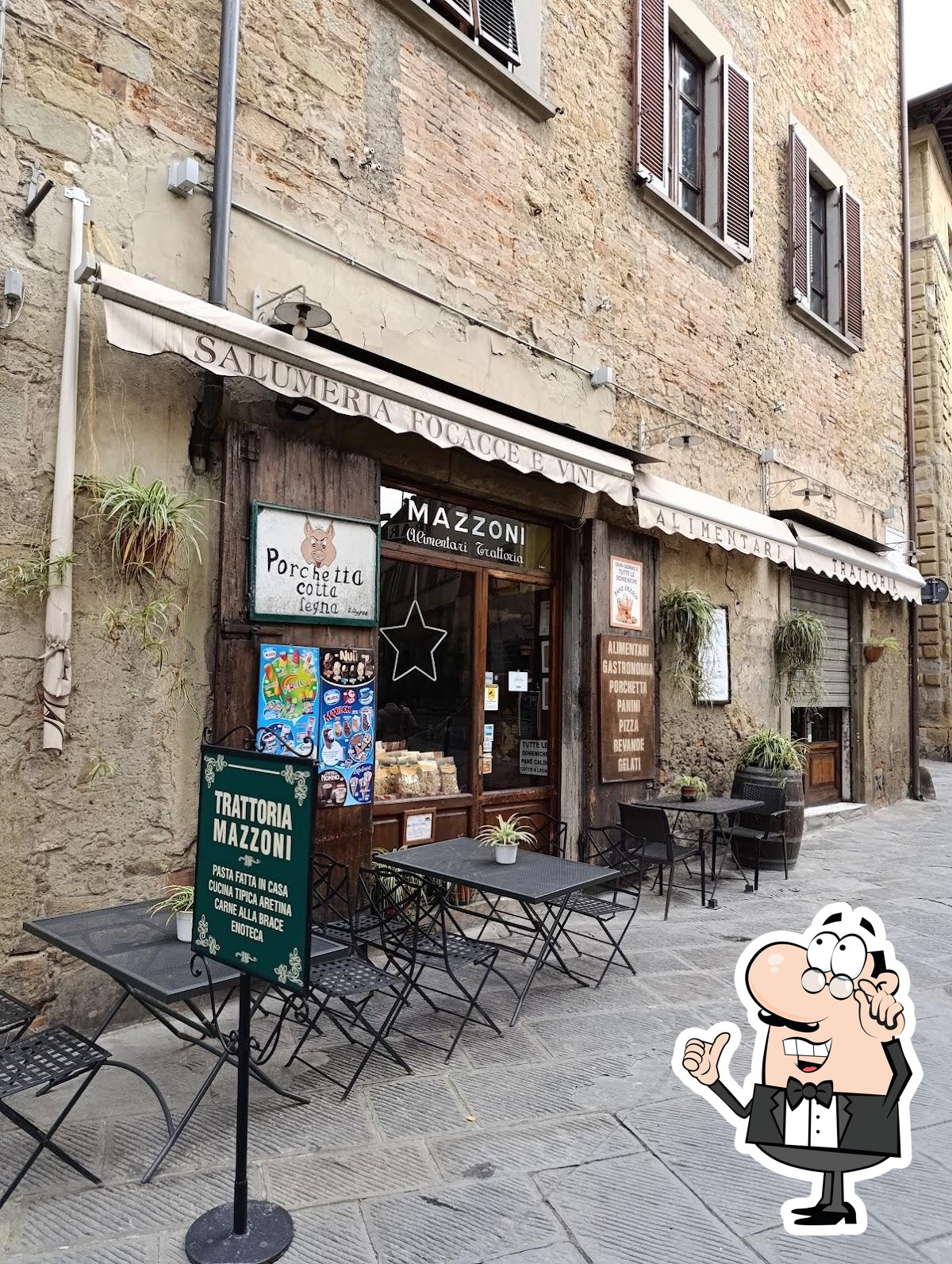 Gli interni di Trattoria Mazzoni.