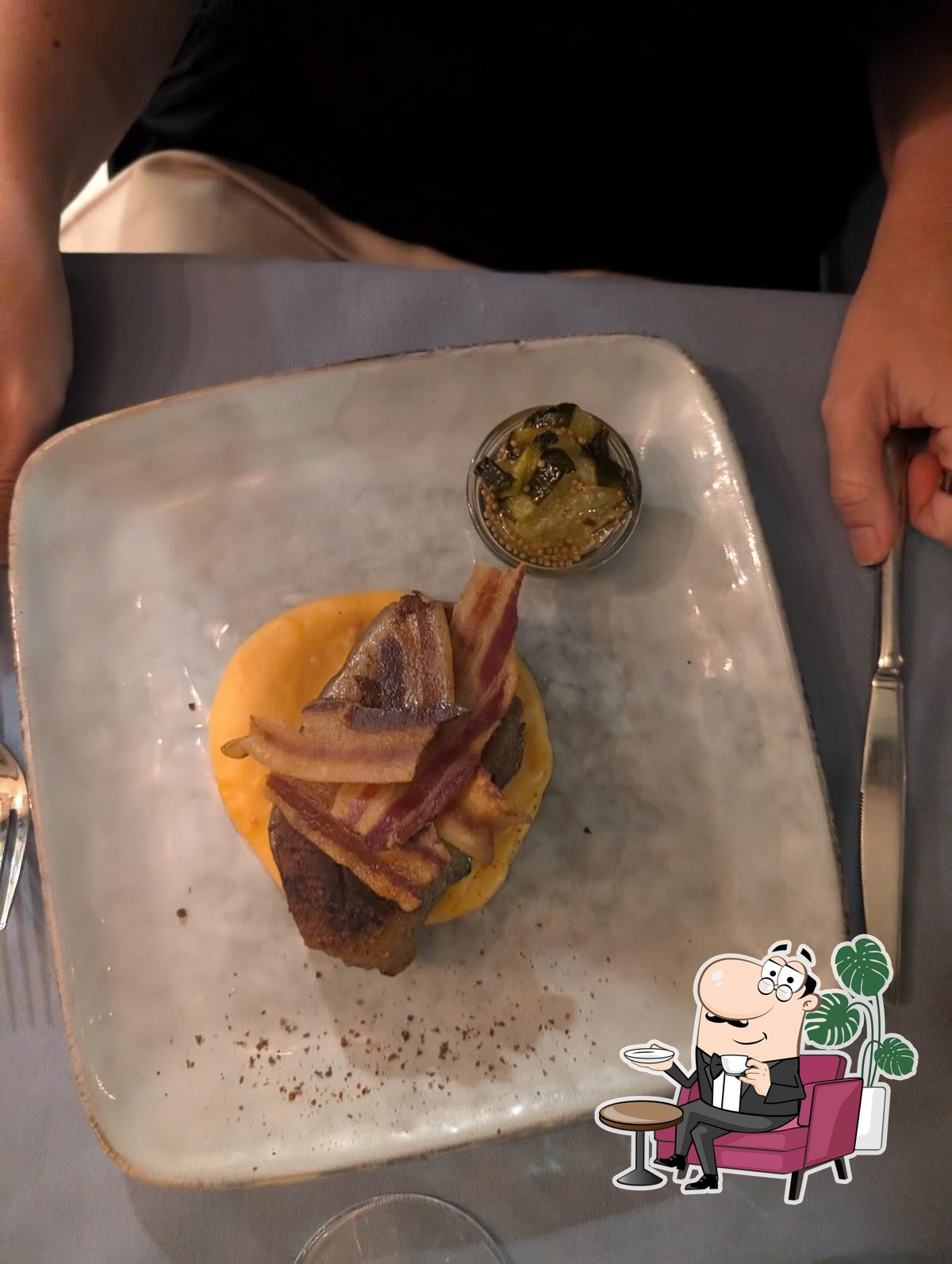 Dai un'occhiata agli interni di Osteria l'Imbarco.