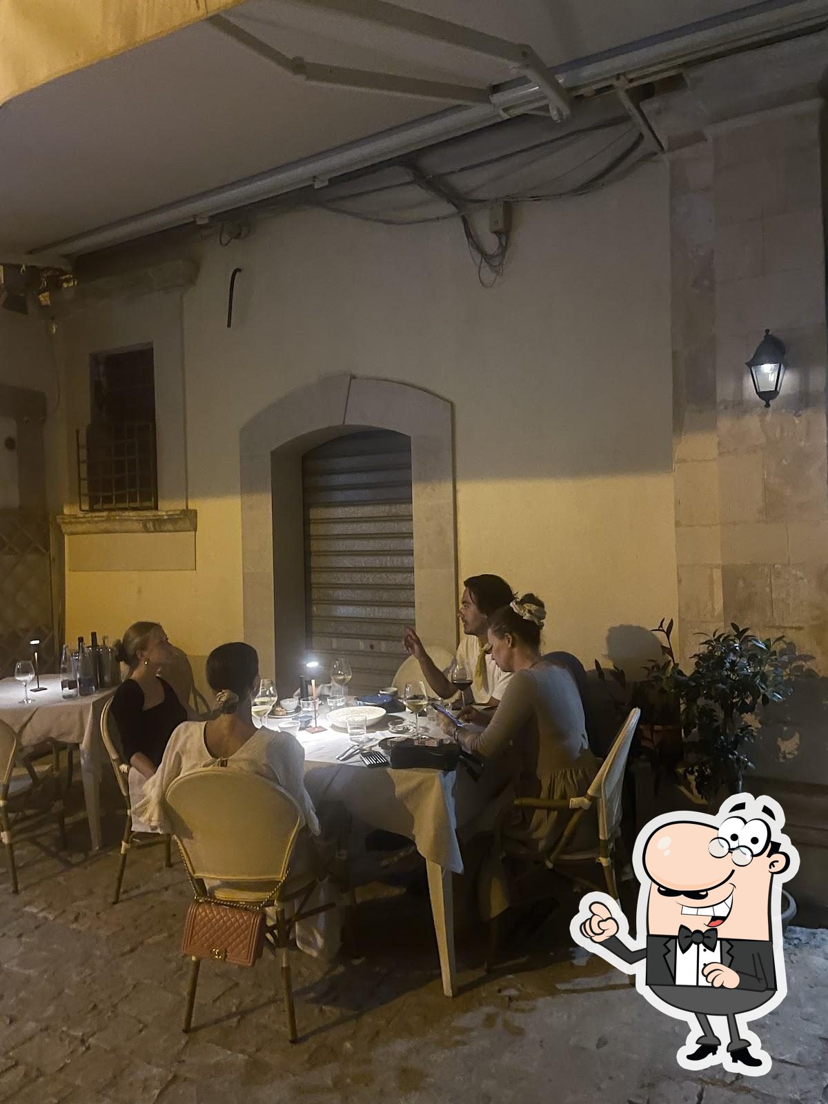 Siediti a un tavolo di Sesamo.