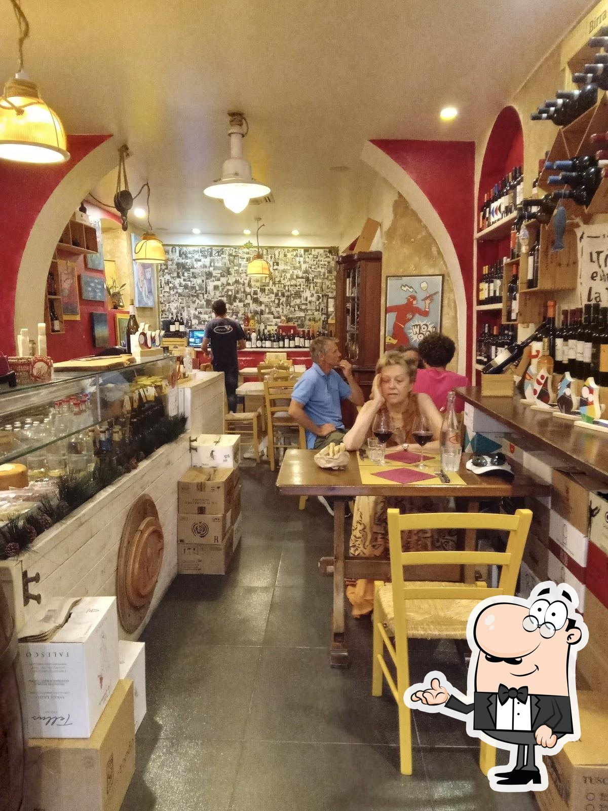 Gli interni di L'OSTEria.