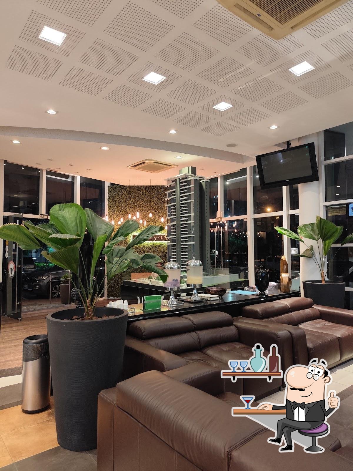 Veja imagens do interior do Churrascaria Jardins Grill.