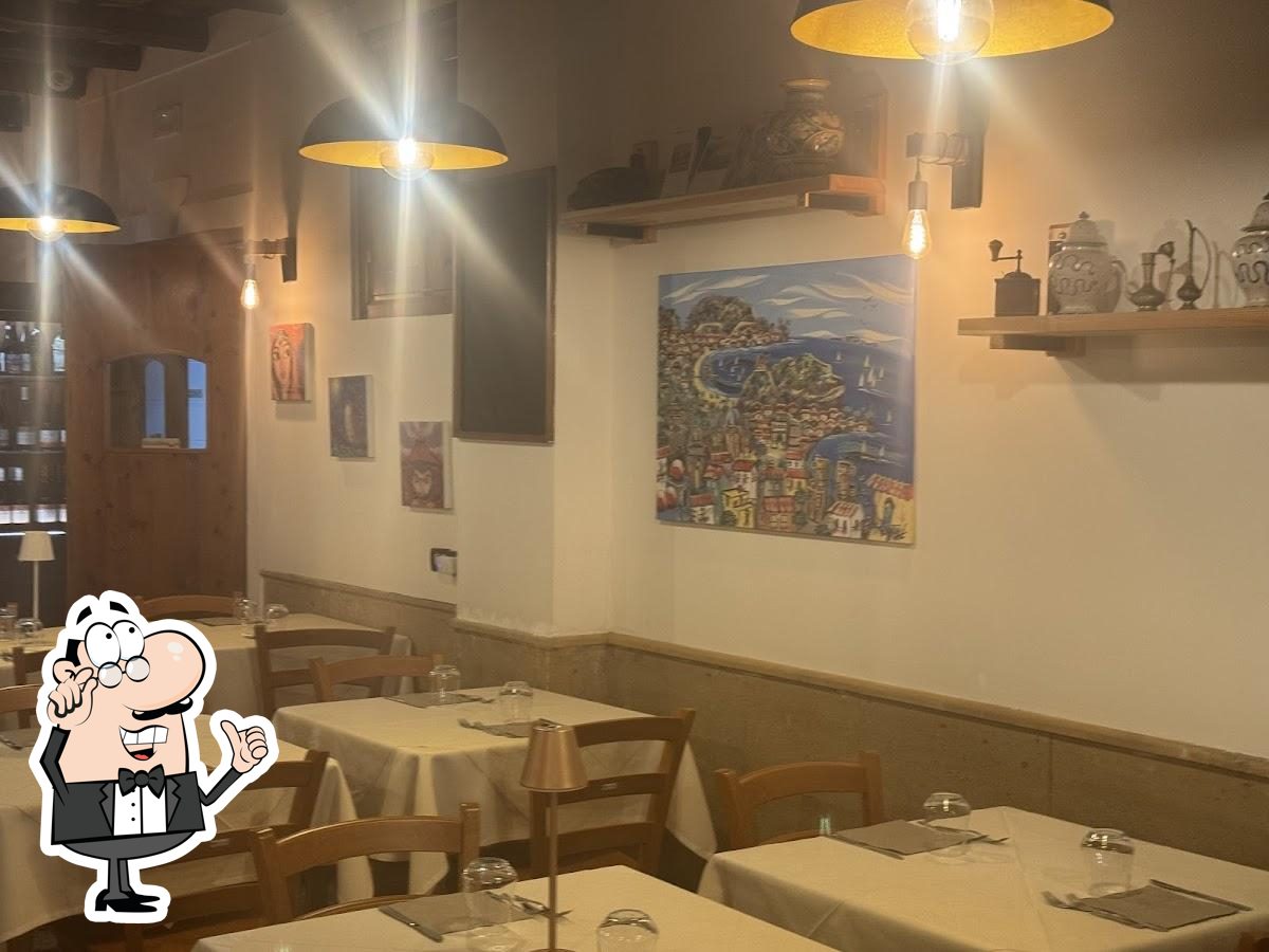 Siediti a un tavolo di Osteria Trabucco.