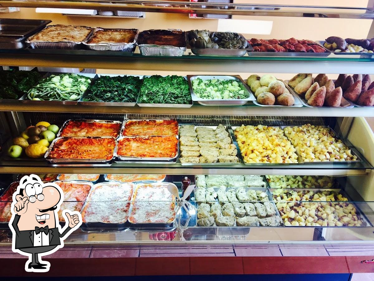 Dai un'occhiata agli interni di Pasticceria Mansi.