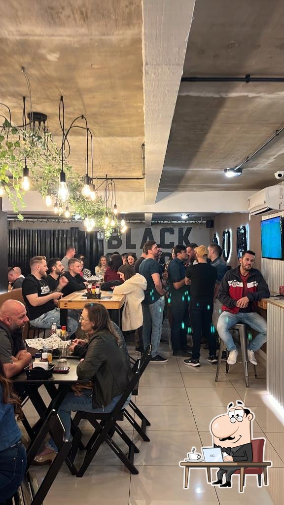 Veja imagens do interior do Black Bear Pub.
