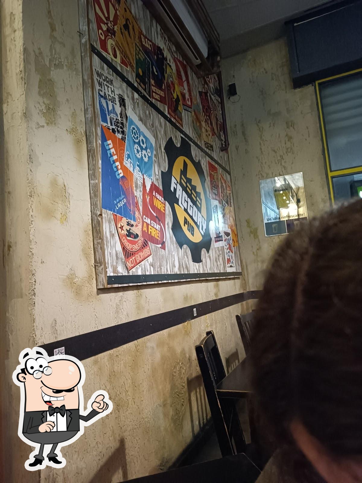 Gli interni di Factory Pub.