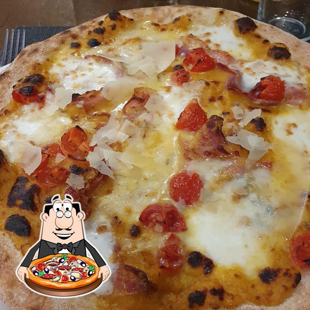 A Pizza Ad Hoc, puoi  goderti una bella pizza.
