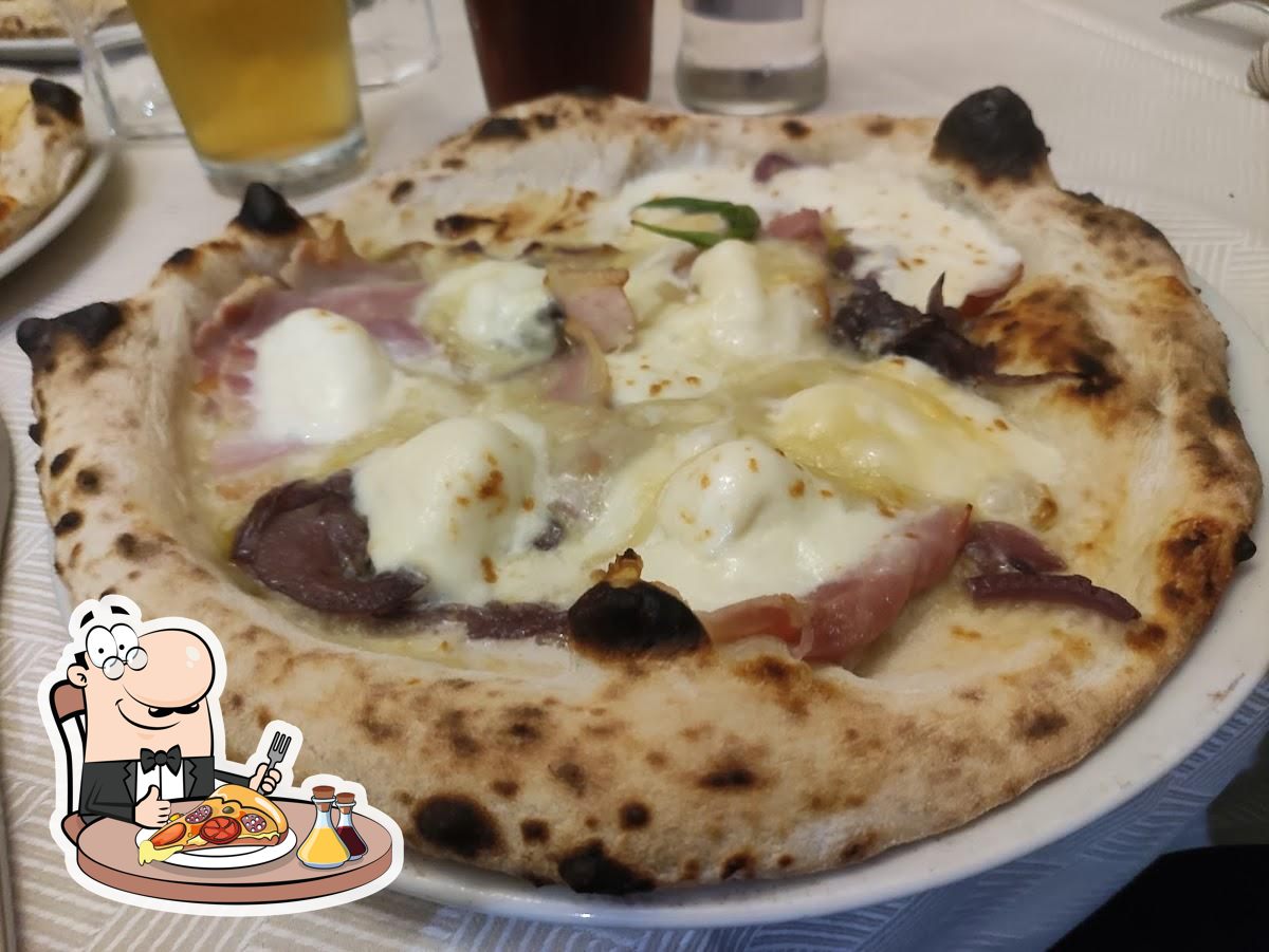 Scegli tra le svariate varianti di pizza.