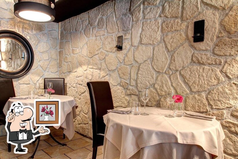 Installez-vous à l'une des tables de Version Originale.