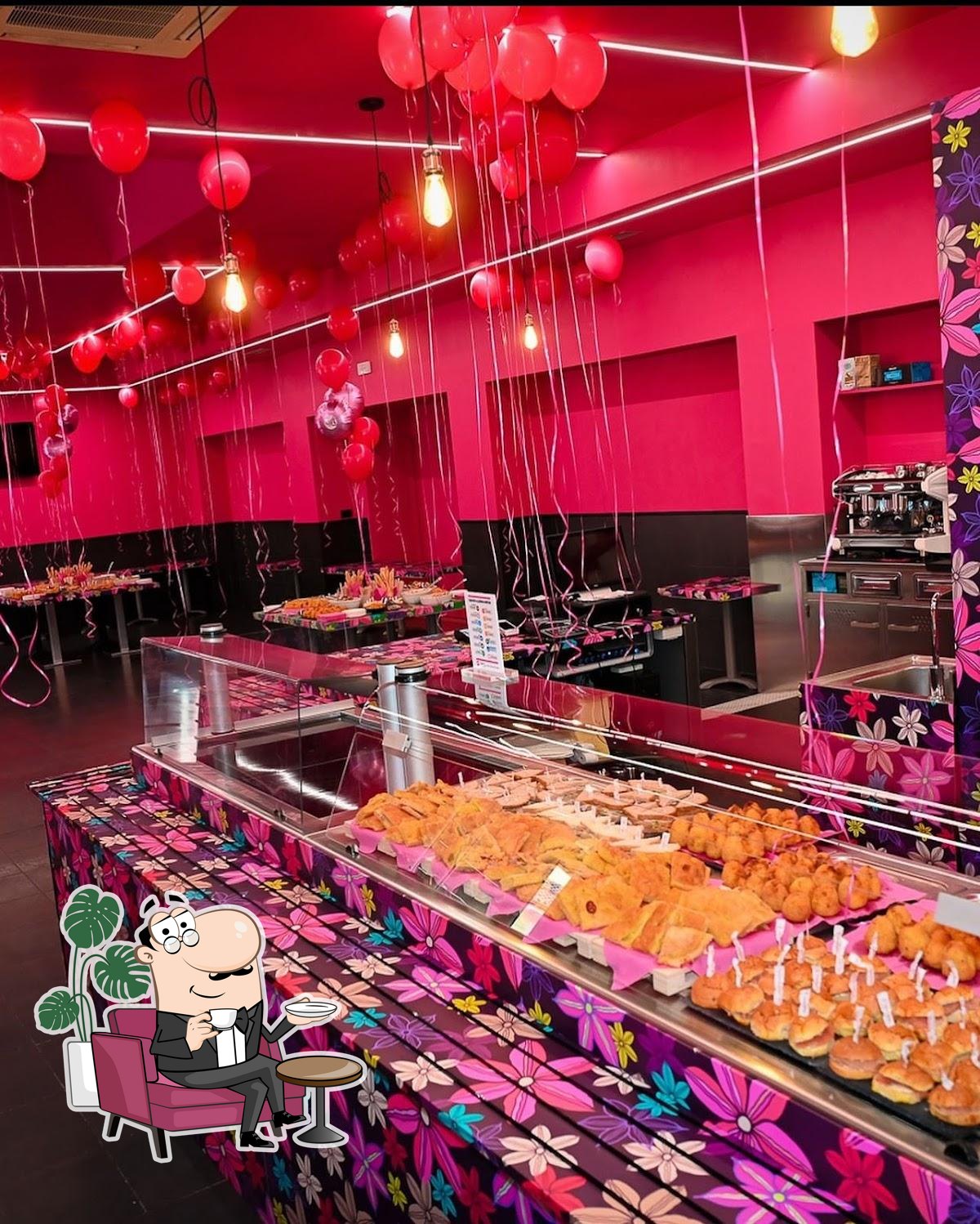 Gli interni di Art Club Food.