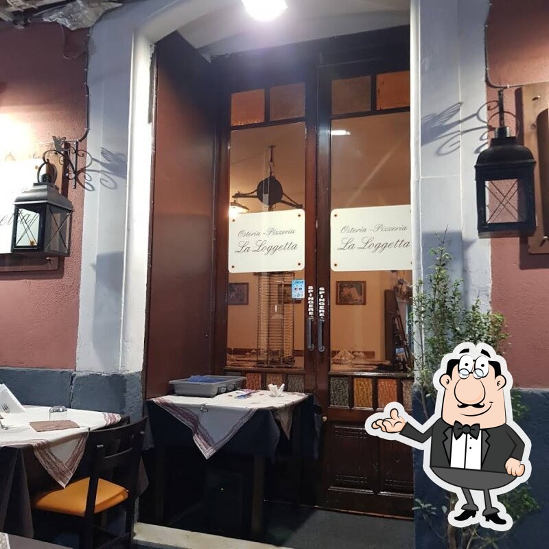 Siediti a un tavolo di CU A VOLI COTTA CU A VOLI CRURA Osteria tipica siciliana.