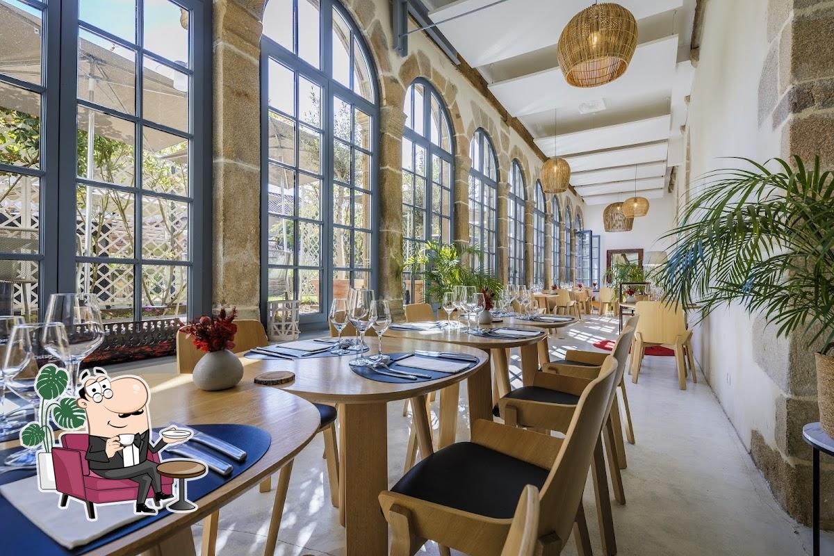 Installez-vous à l'une des tables de La Cuisine du Cloître - Quartier Cathédrale Saint-Etienne Limoges.