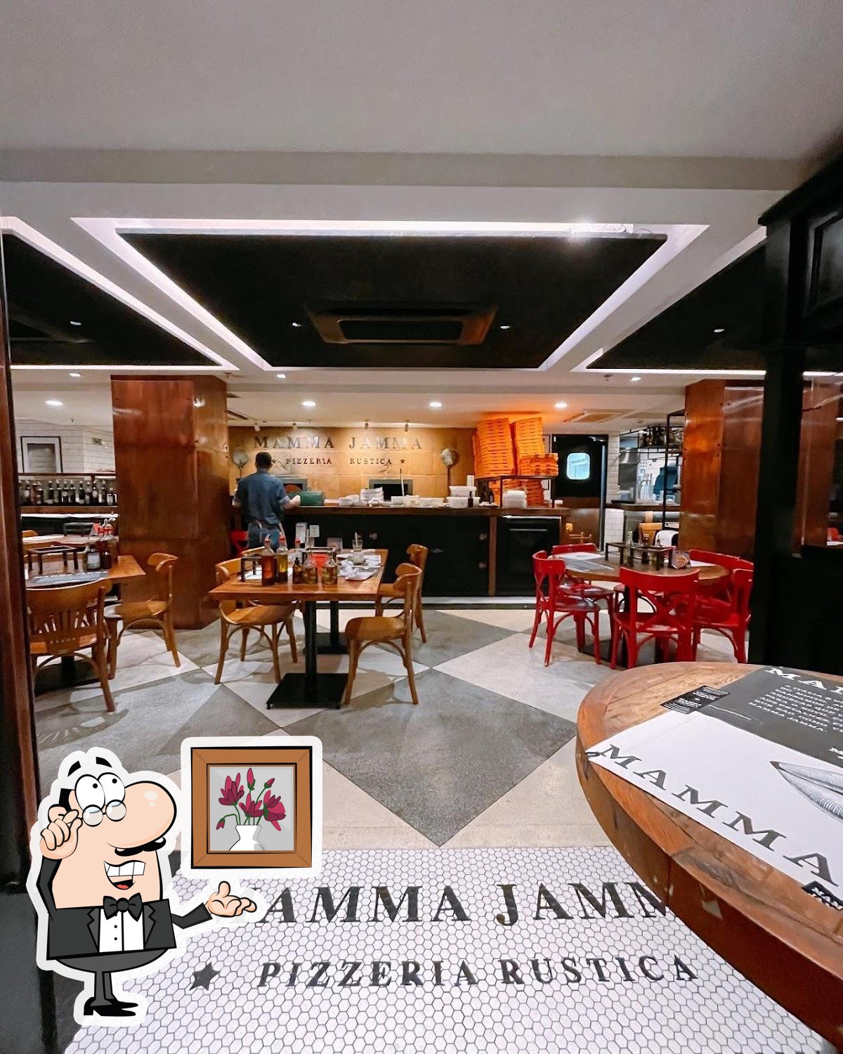 O interior do Mamma Jamma Shopping Tijuca.