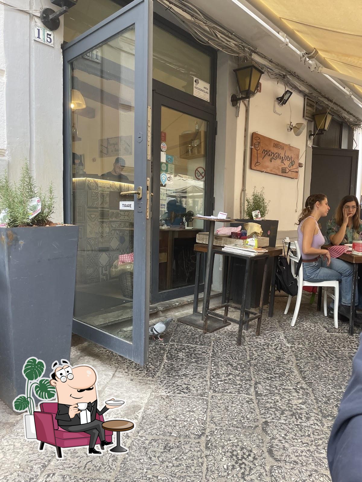 Dai un'occhiata agli interni di Osteria Mangia e Bevi.