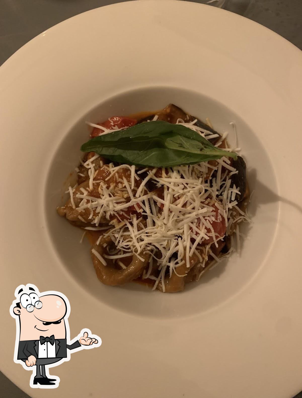 Siediti a un tavolo di La Cucina di Mamma Elvira.
