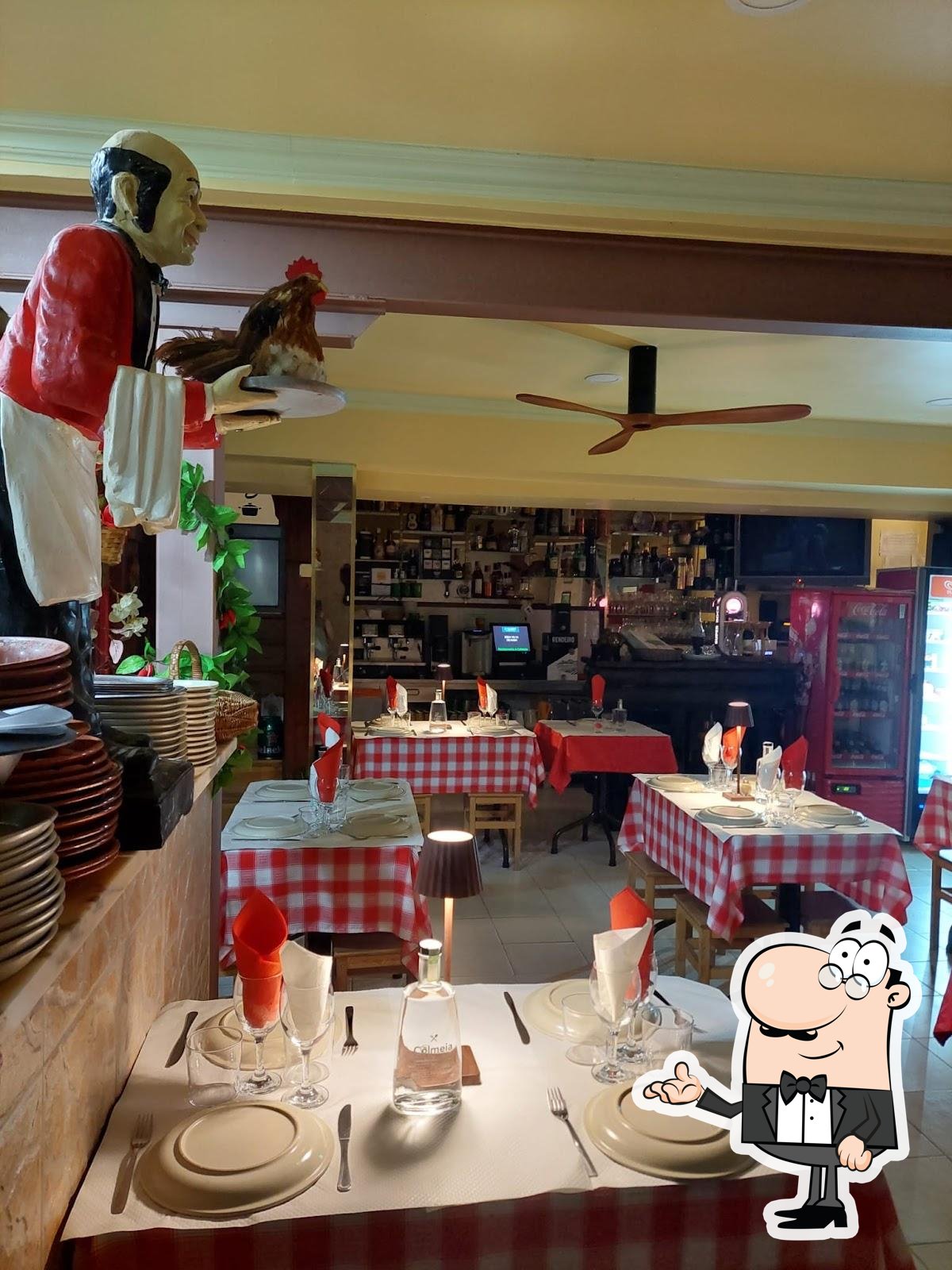 Veja imagens do interior do Restaurante “A Colmeia”.