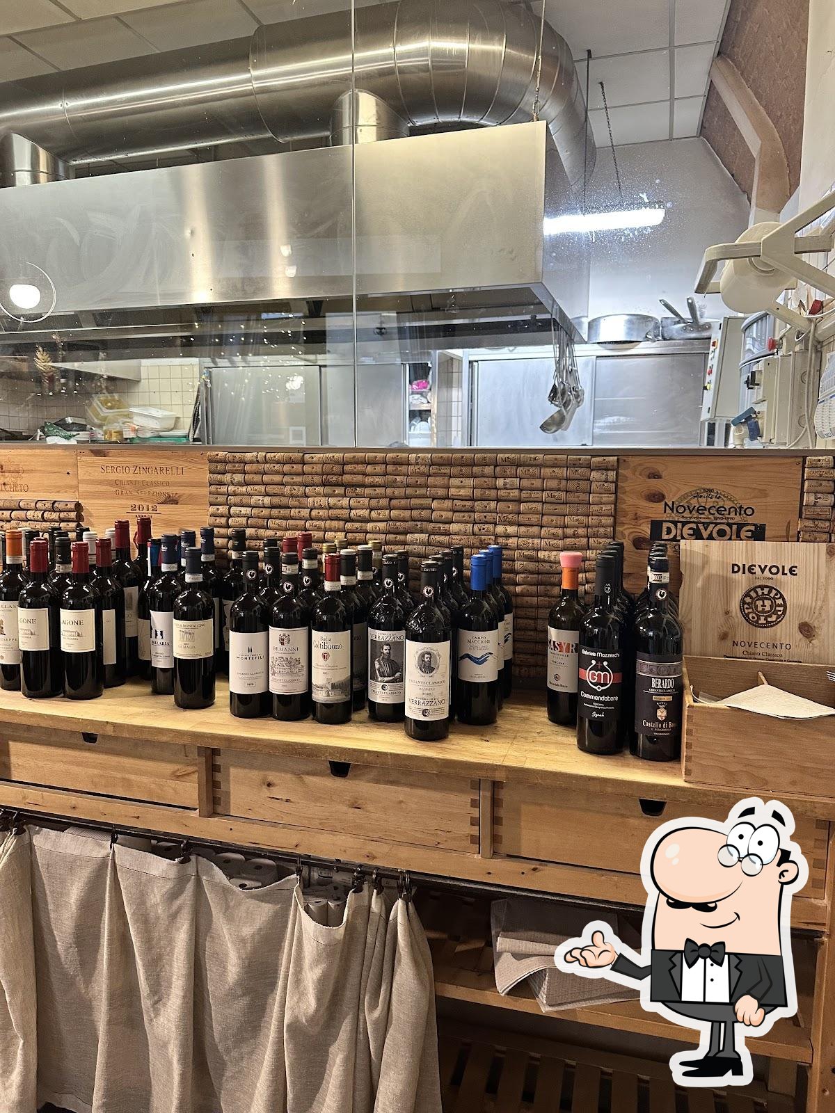 Gli interni di Osteria del Gusto.