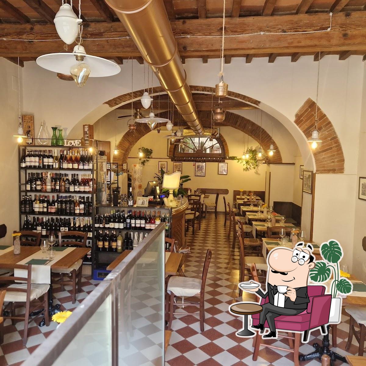 Dai un'occhiata agli interni di Tortello Divino.