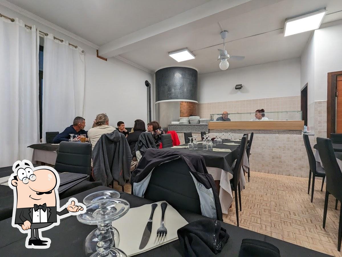 Siediti a un tavolo di Lido di Borriana.