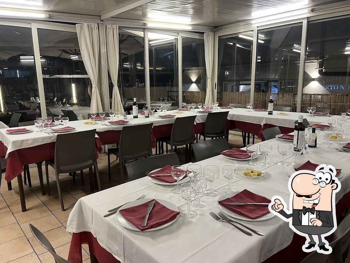 Gli interni di Trattoria Porto Nuovo.