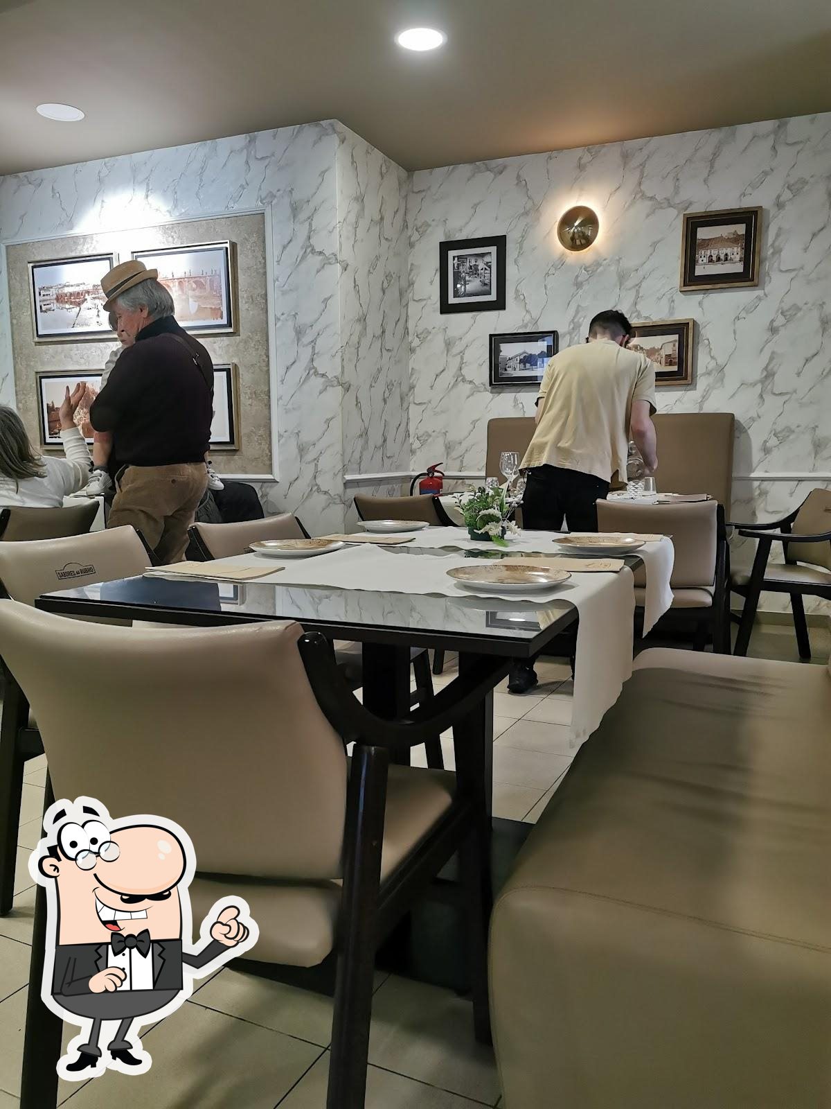 O interior do Sabores ao Rubro.